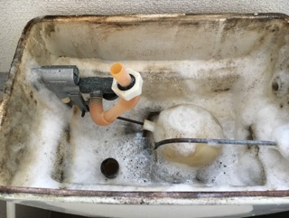 自分で出来るトイレタンクの清掃方法 タンククリーニング もっとわくわくマンションライフ マンションライフのお役立ち情報