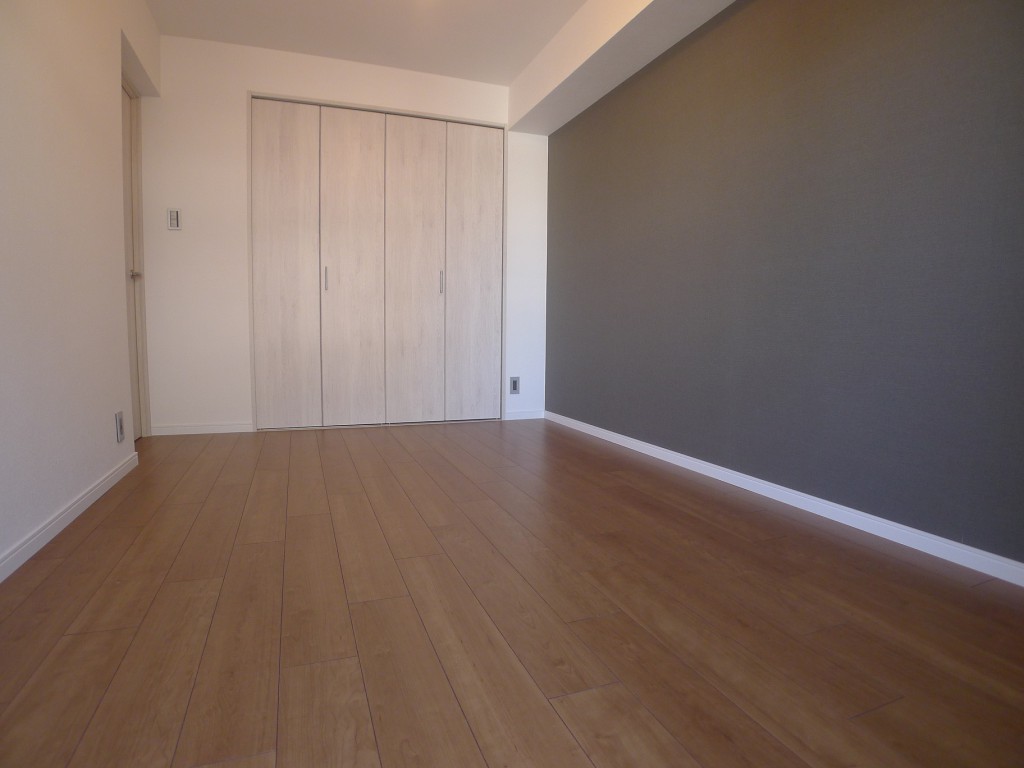 バルコニー側洋室 (2)