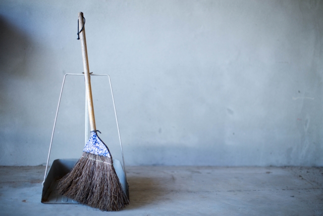 マンション管理員の清掃 ／正しい掃き掃除