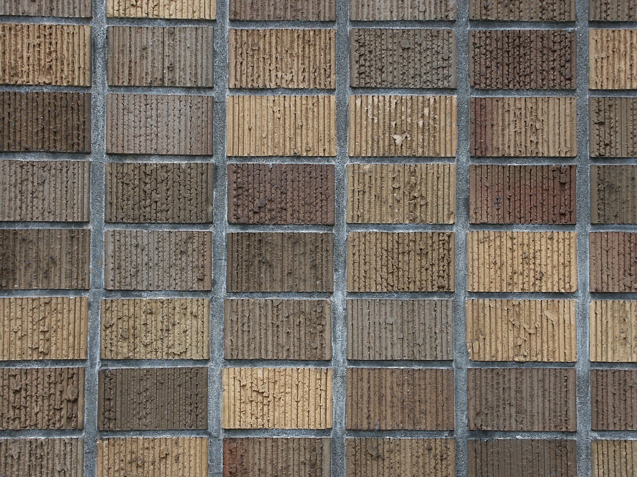 タイル?塗装?マンションの外壁について タイル?塗装?マンションの外壁について