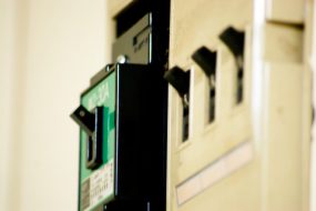 地震時に火災を防ぐブレーカー（感震ブレーカー）