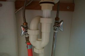 マンション長期不在時の臭い対策｜排水の悪臭原因はどこ！？