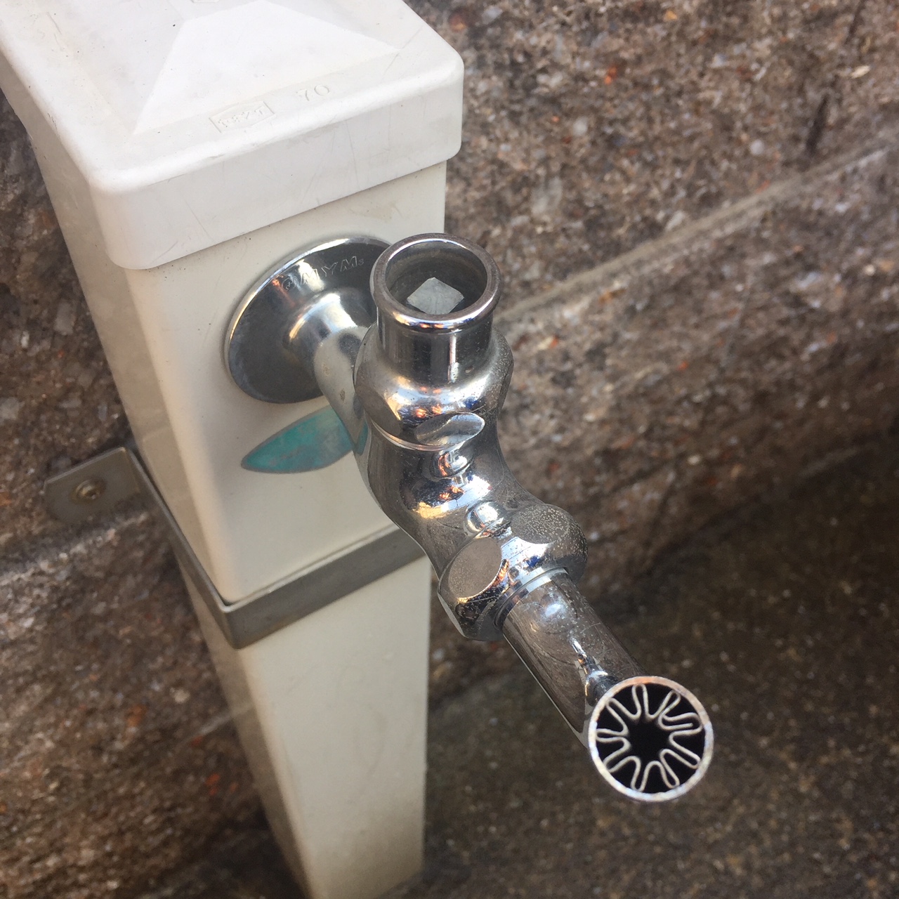 こんなときどうする!?水道蛇口の先端の金具（整流版）がとれたとき