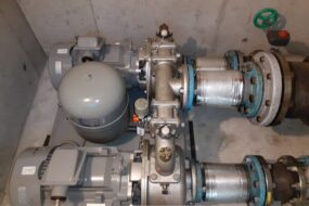 マンション内の給水ポンプ分解整備工事について