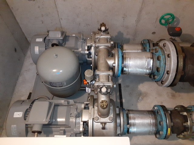 マンション内の給水ポンプ分解整備工事について