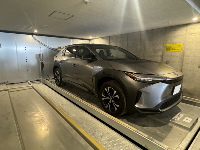 ヨコイ製駐車装置にテラチャージの充電器を設置したイメージ画像