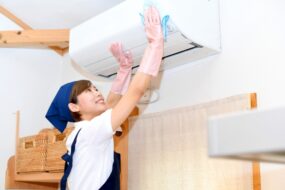エアコンクリーニングで快適節電！自分で出来る掃除方法や臭い対策と効き改善のポイントを解説